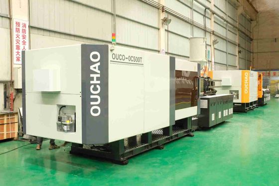 High Efficiency Hydraulic Injection Molding Machine High Rigidity Mold Plate 530 T 100mm