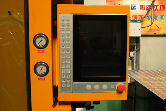 OC-650H Servo Hydraulics Injection Molding Machine For Plastic Trash Can